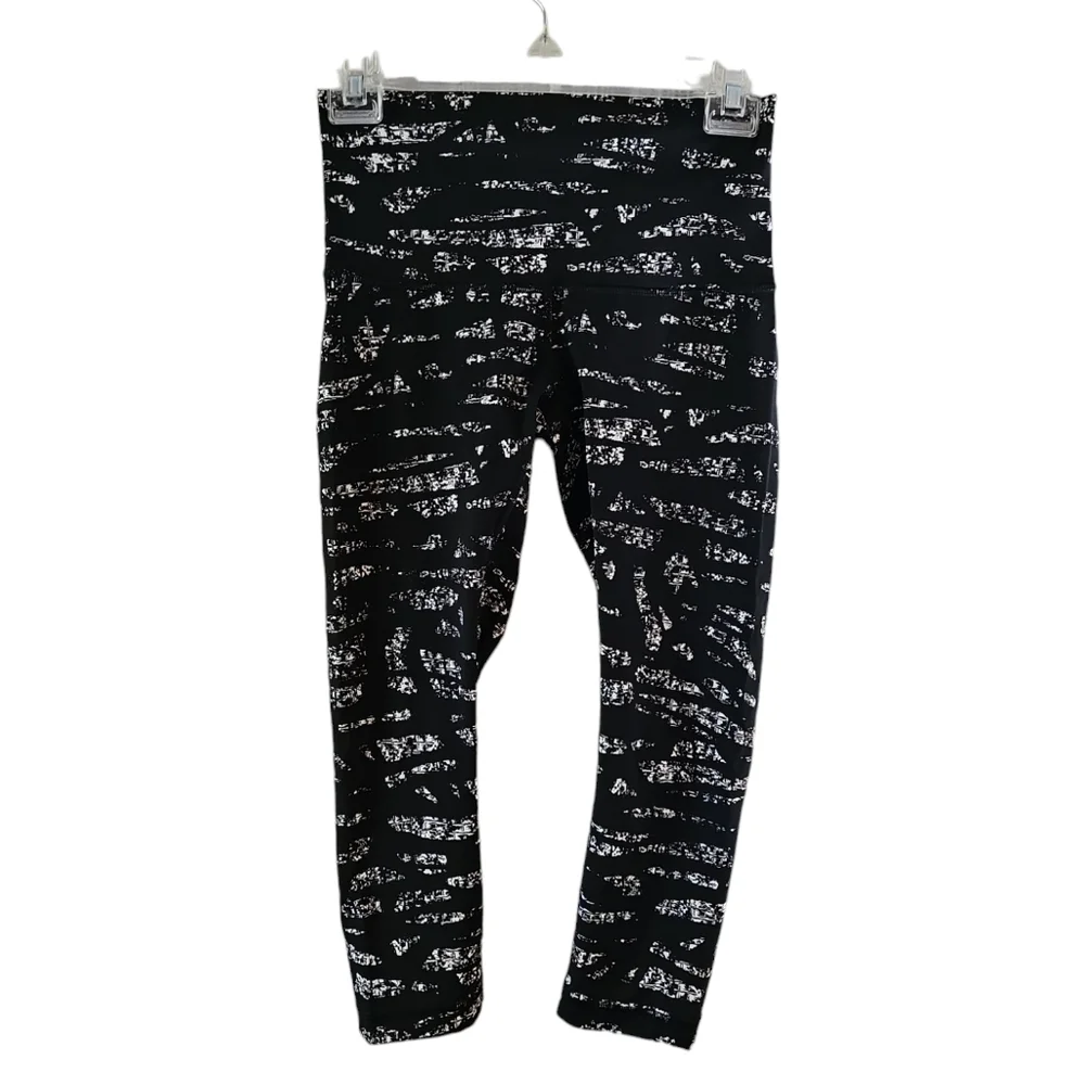 LULULEMON Wunder under high rise crop leggings black white sz 6 WP261